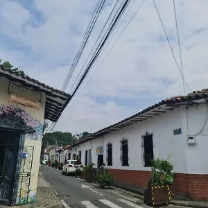 hostal-en-san-antonio-casa-maya.cali-hotels.com/